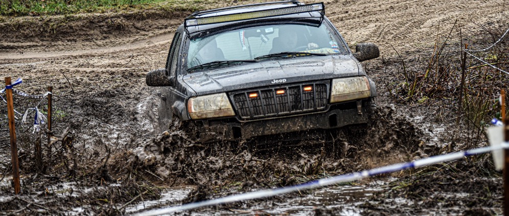 Geld inzamelen | Help mij mensen te laten genieten van offroad avonturen met mijn jeep | Doneeractie