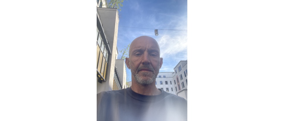 Geld inzamelen | Dakloze Vrachtwagen chauffeur zoekt hulp voor vernieuwing rijbewijs code 95 keuring | Doneeractie