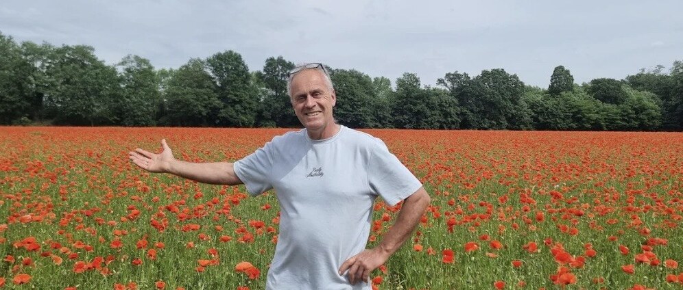 Geld inzamelen | Boer Frank met zijn mooie klaproosweide | Doneeractie